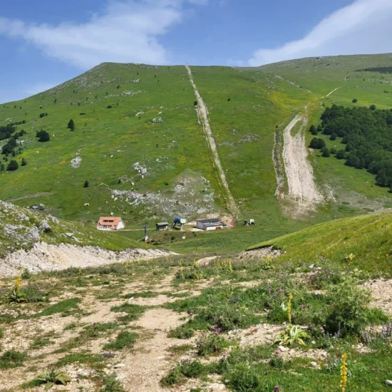 eremo di san nicola di coccia e guado di coccia con maiella escursioni trekking in abruzzo