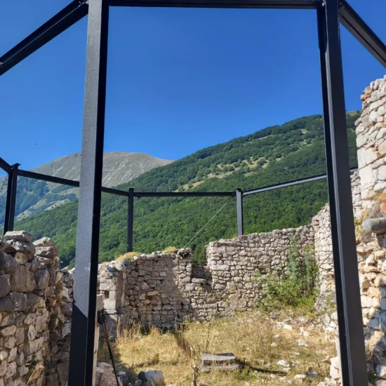 eremo di san nicola di coccia e guado di coccia con maiella escursioni trekking in abruzzo