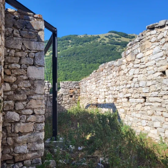 eremo di san nicola di coccia e guado di coccia con maiella escursioni trekking in abruzzo