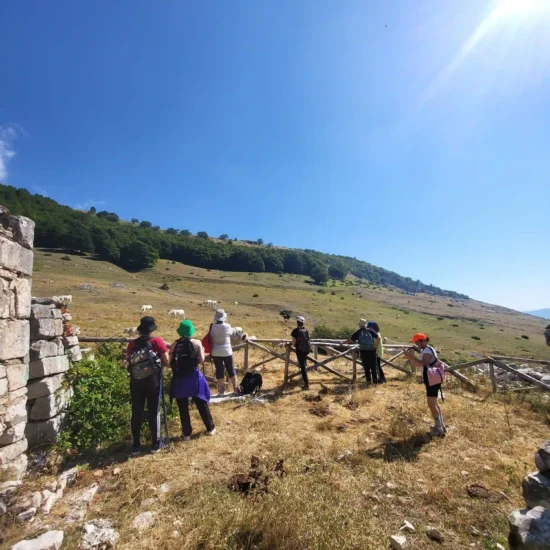 eremo di san nicola di coccia e guado di coccia con maiella escursioni trekking in abruzzo