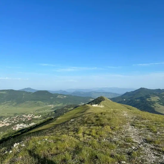 Vetta del Monte Rotella a Pescocostanzo in Abruzzo con Maiella Escursioni nel Parco Nazionale della Maiella a Pescocostanzo