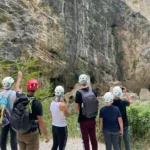 guida con escursionisti all'interno delle Golebd i Fara San Martino